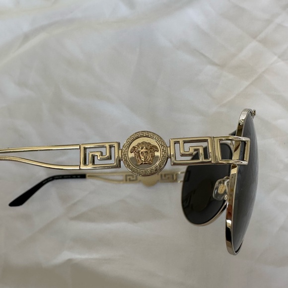 Versace Sunglasses 2160 63MM Gold frame with Grey Lenses AUTHENTIC - Picture 4 of 6